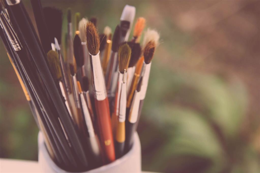 Brushstrokes of Love: Connecting with Artists