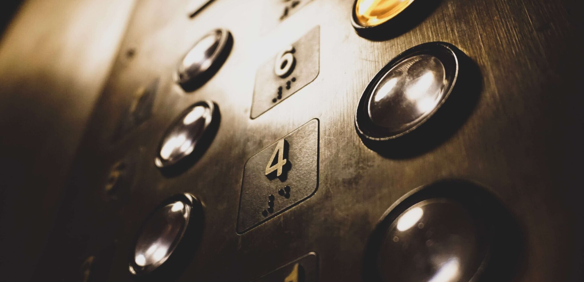 An elevator button with the fourth floor.
